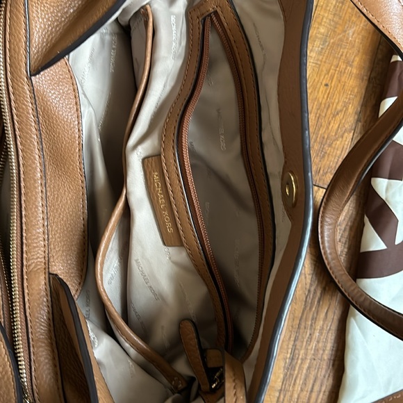 Micheal Kors Leather Hobo Handbag - Picture 4 of 4